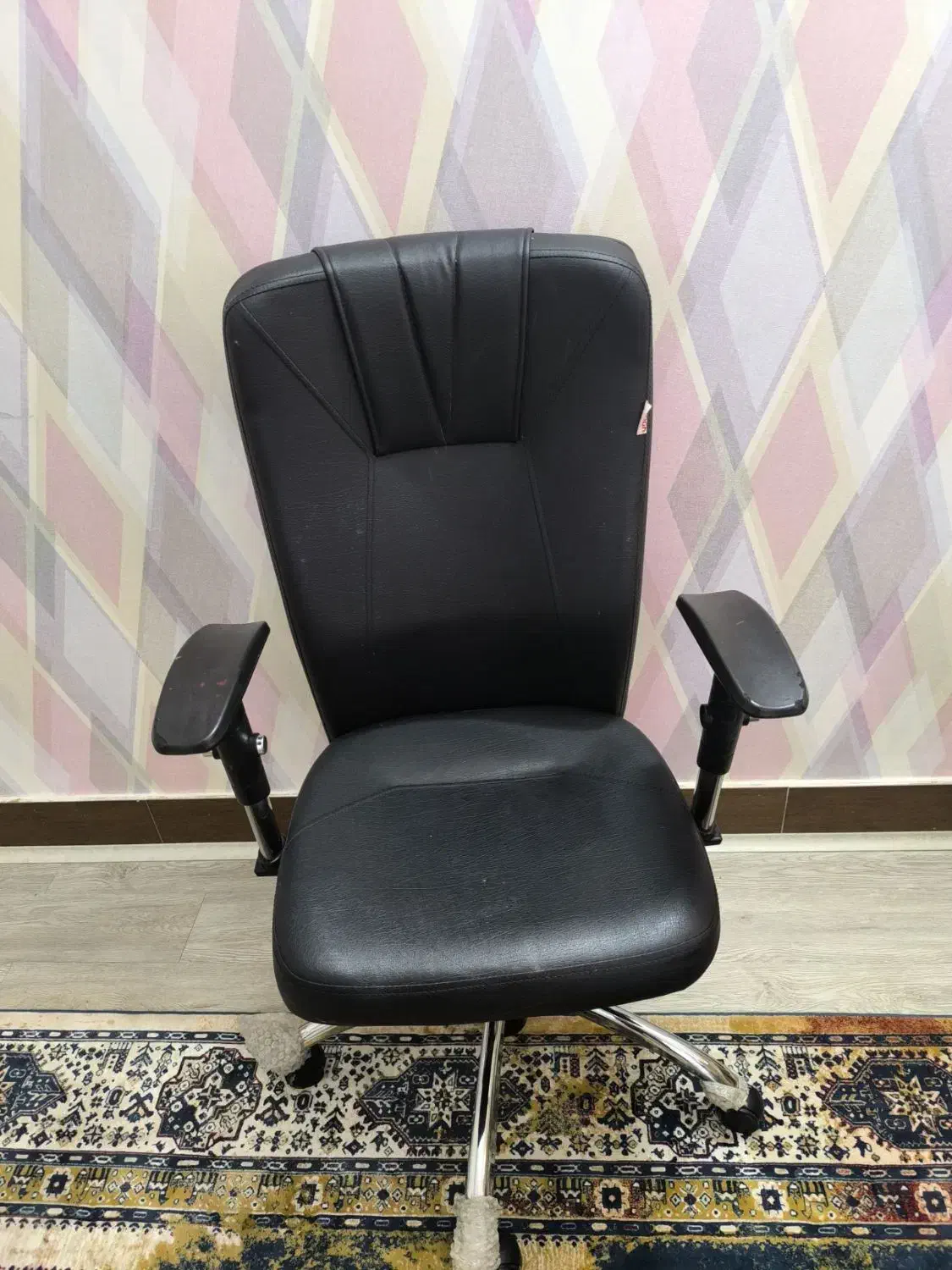 صندلی چرخ دار و جک دار|صندلی و نیمکت|خرم‌آباد, |دیوار