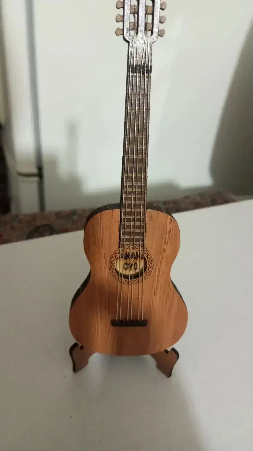 گیتار چوبی 350هزار|گیتار، بیس، امپلیفایر|نهاوند, |دیوار