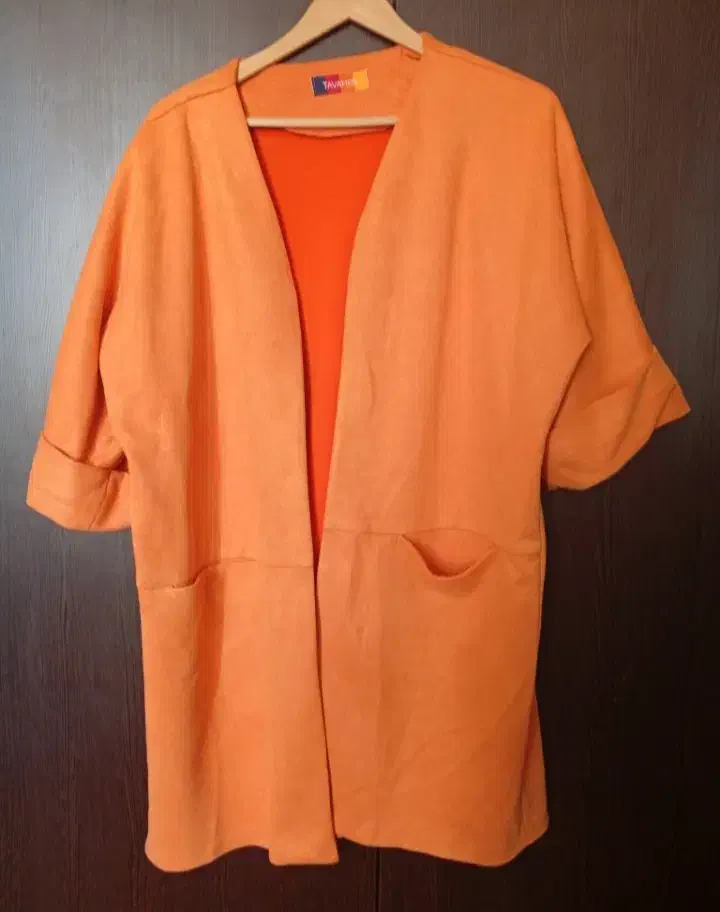 پالتو|لباس|شاهینشهر, خبرنگار|دیوار