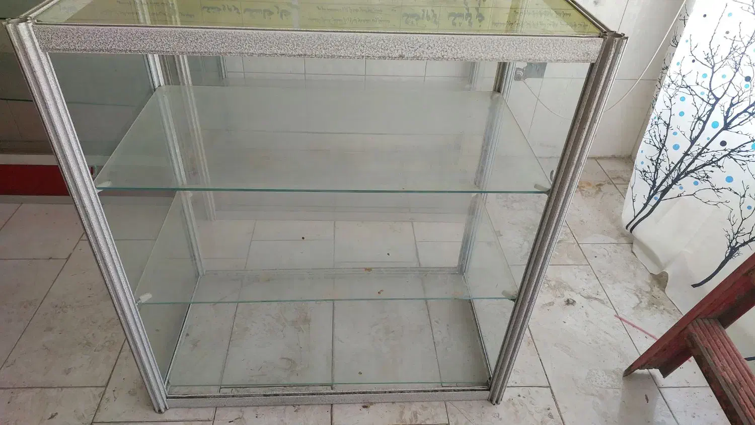 سه عدد ویترین شیشه ای الومینیومی|فروشگاه و مغازه|یزد, |دیوار