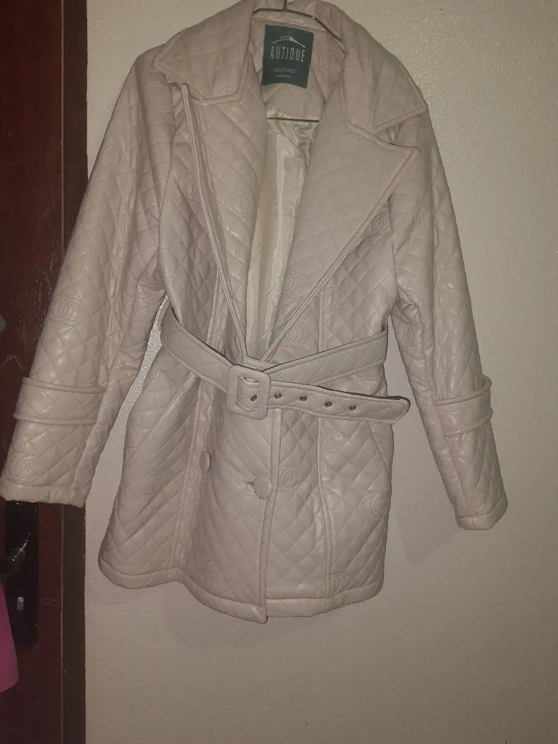 پالتو|لباس|شاهین‌شهر, فدک|دیوار