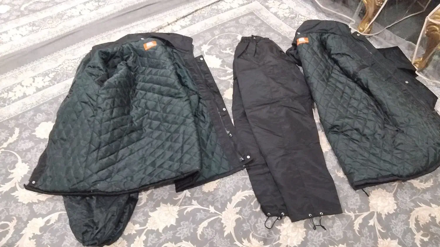 کاپشن یا بادگیر|لباس|گلستان (تهران), |دیوار