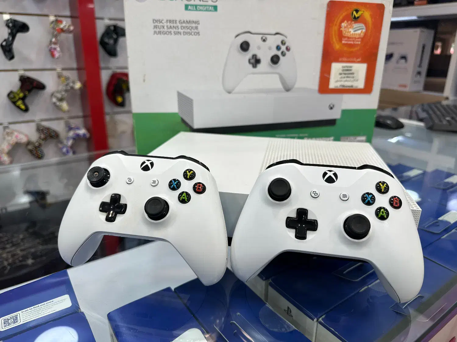 Xbox one s|کنسول، بازی ویدئویی و آنلاین|اصفهان, درب کوشک|دیوار