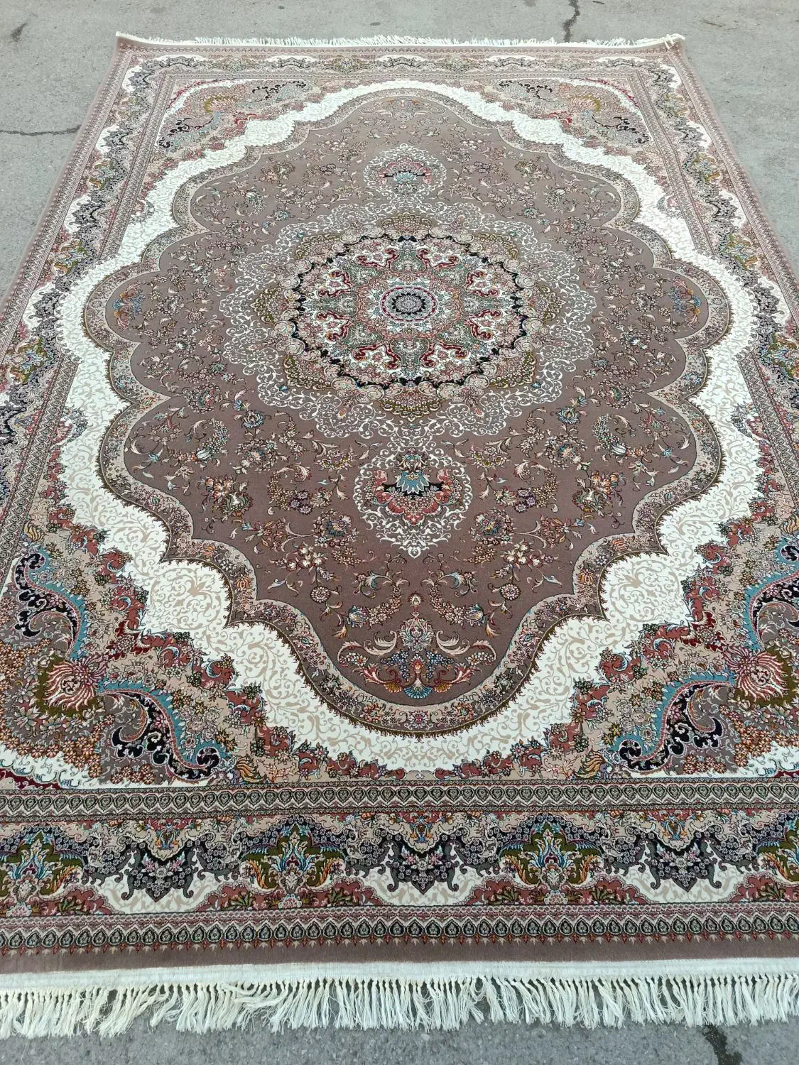 چند تخته ۹ متری تک|فرش|مشهد, عامل|دیوار