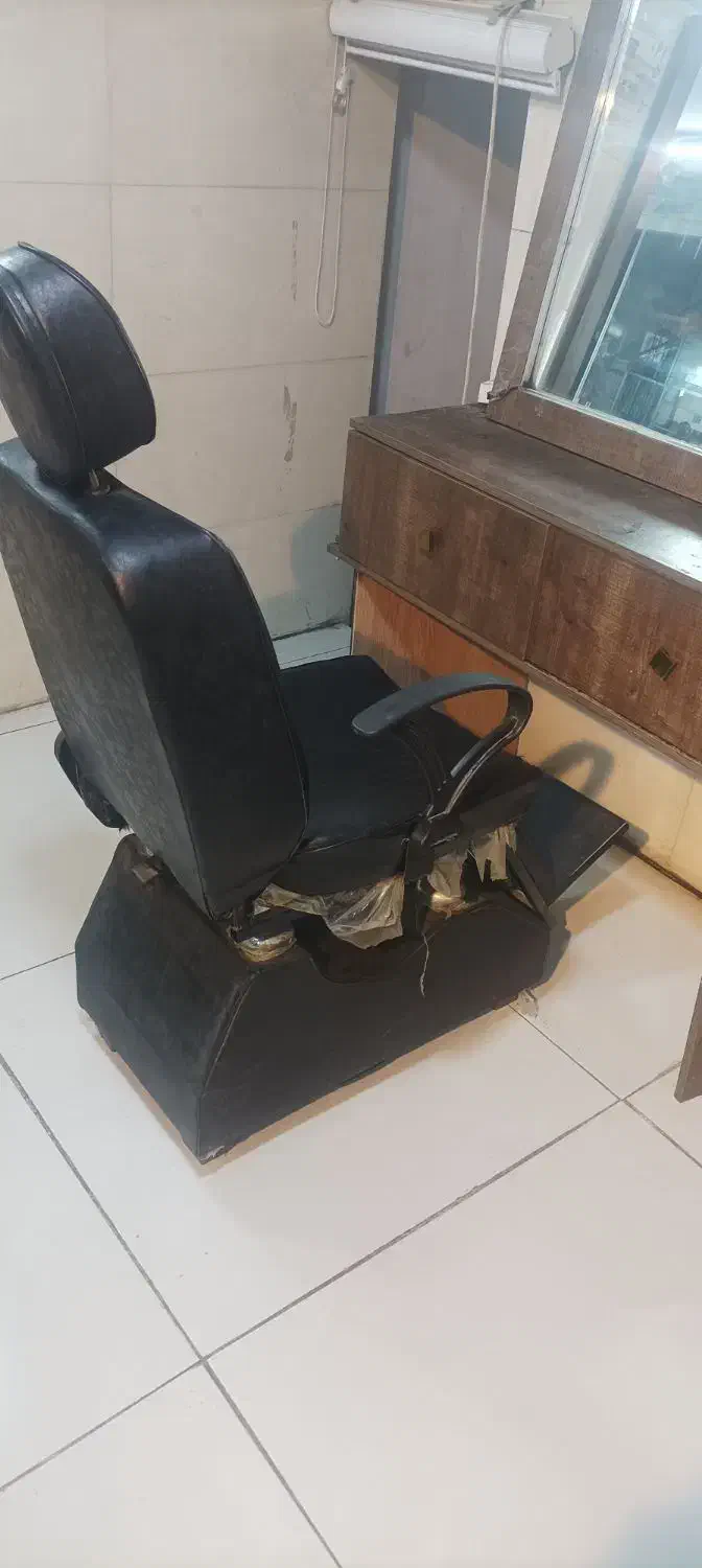 دکور ارایشگاه مردانه با صندلی واینه|فروشگاه و مغازه|مشهد, رضاییه|دیوار