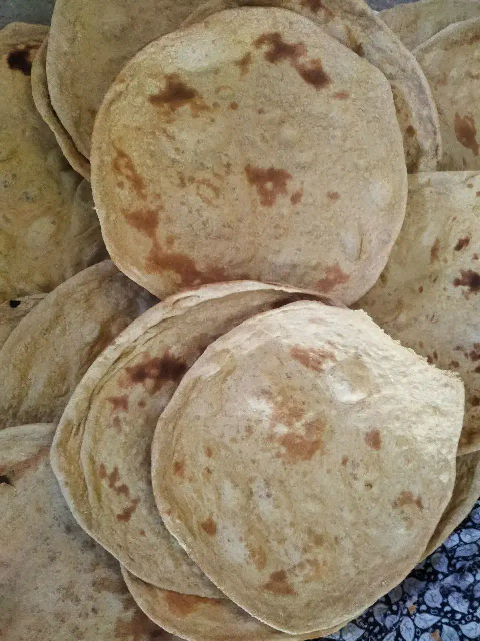 نان خانگی آرد کامل (دیم)|خوردنی و آشامیدنی|مشهد, شهرک مهر آباد|دیوار