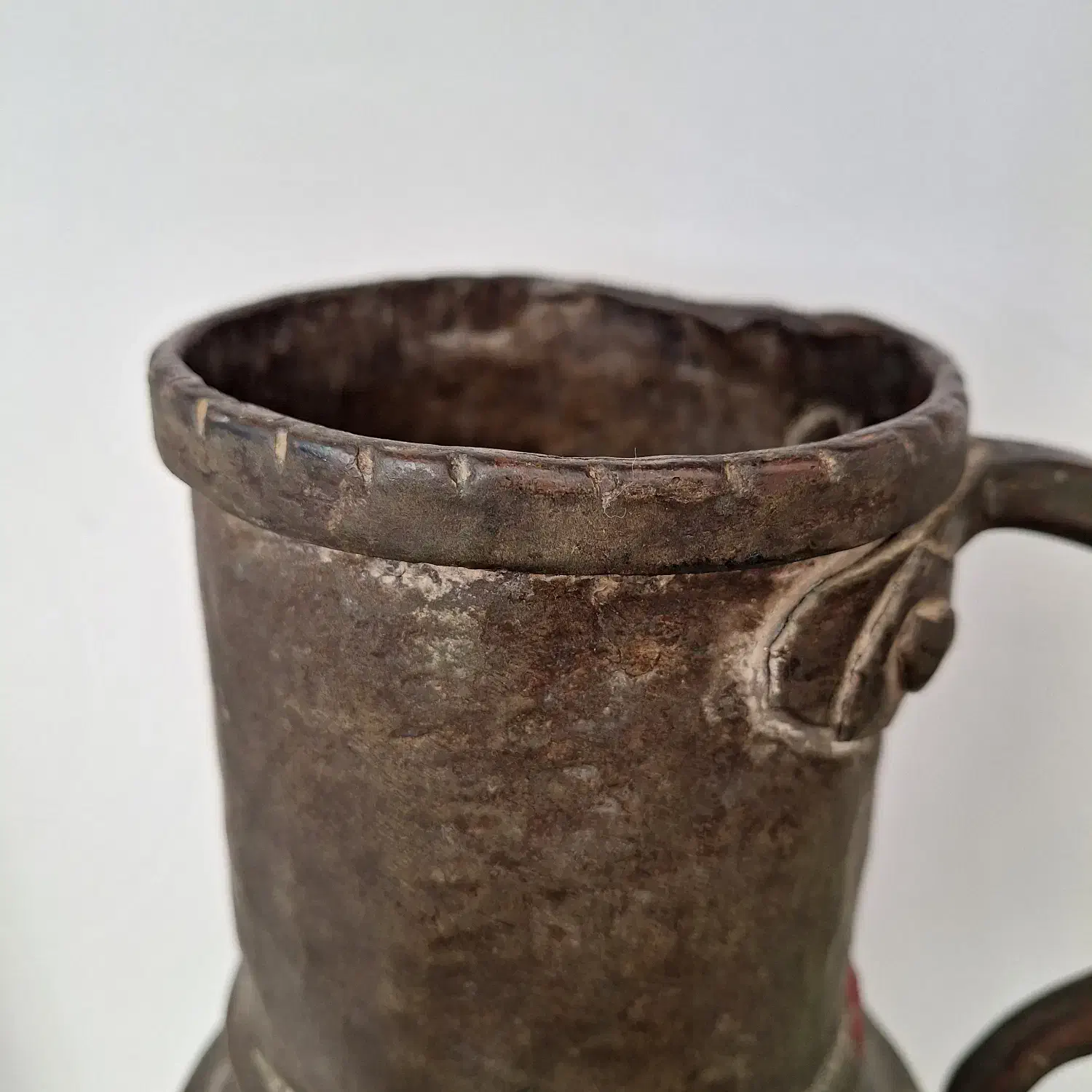 مشربه مسی|کلکسیون اشیاء عتیقه|ساری, |دیوار