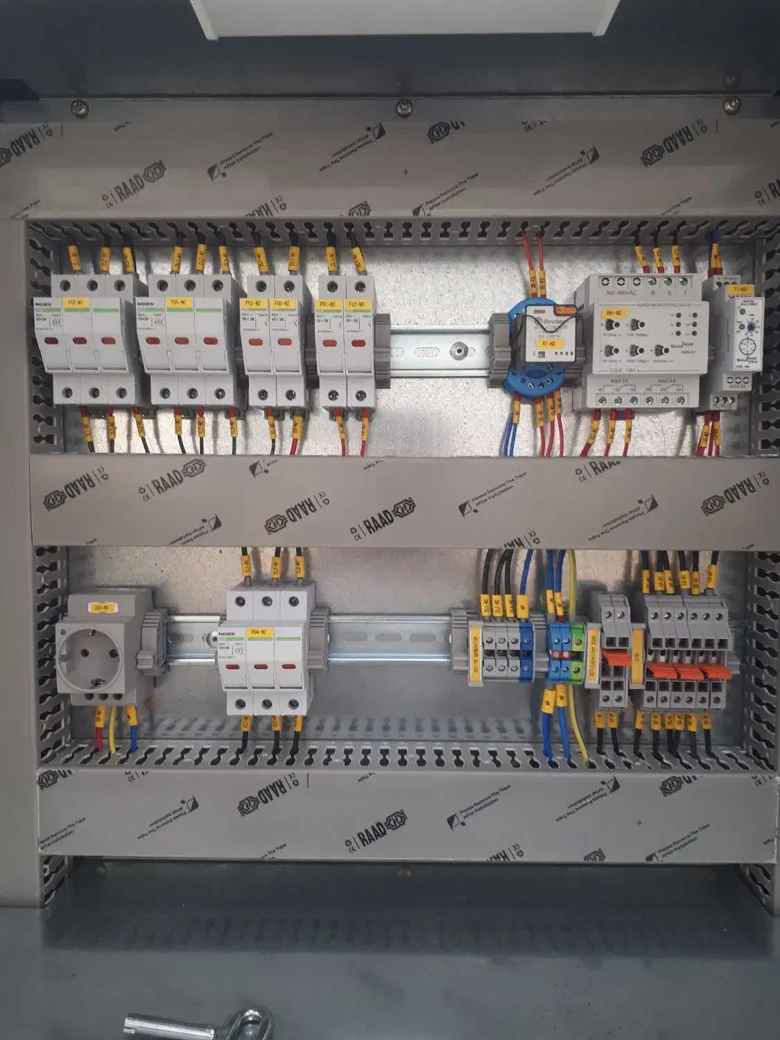 برق صنعتی و ساخت تابلو برق|خدمات پیشه و مهارت|یاسوج, |دیوار