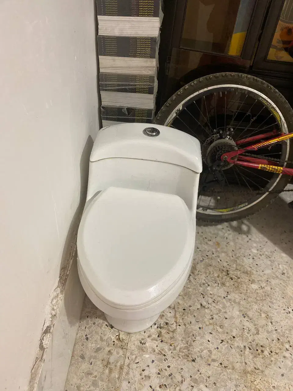 توالت فرنگی.|لوازم سرویس بهداشتی|رشت, شهرک صبا|دیوار