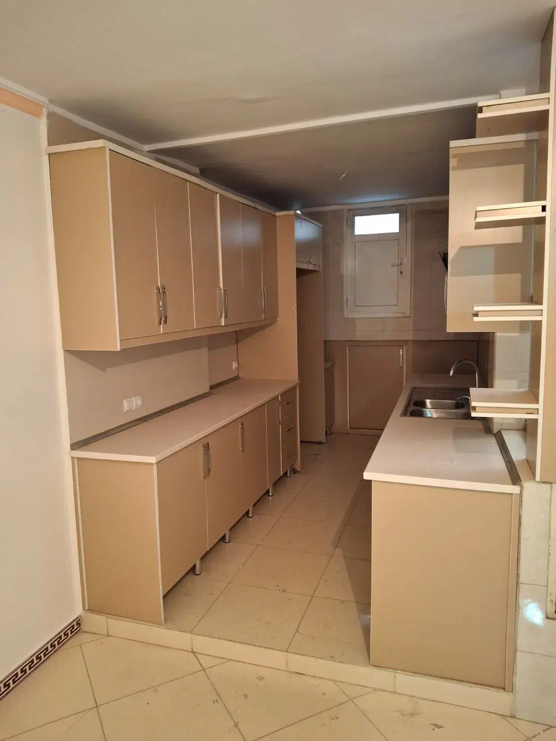 آپارتمان نازی اباد هزاردستگاه تازه نقاشی شده