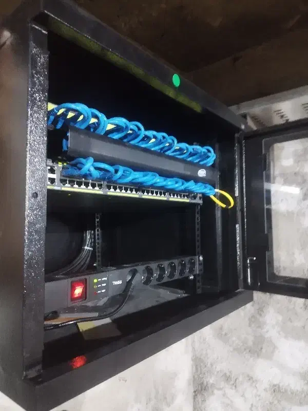 تجهیزات شبکه لگراند سوئیچ poe|مودم و تجهیزات شبکه|قم, حنیف نژاد|دیوار