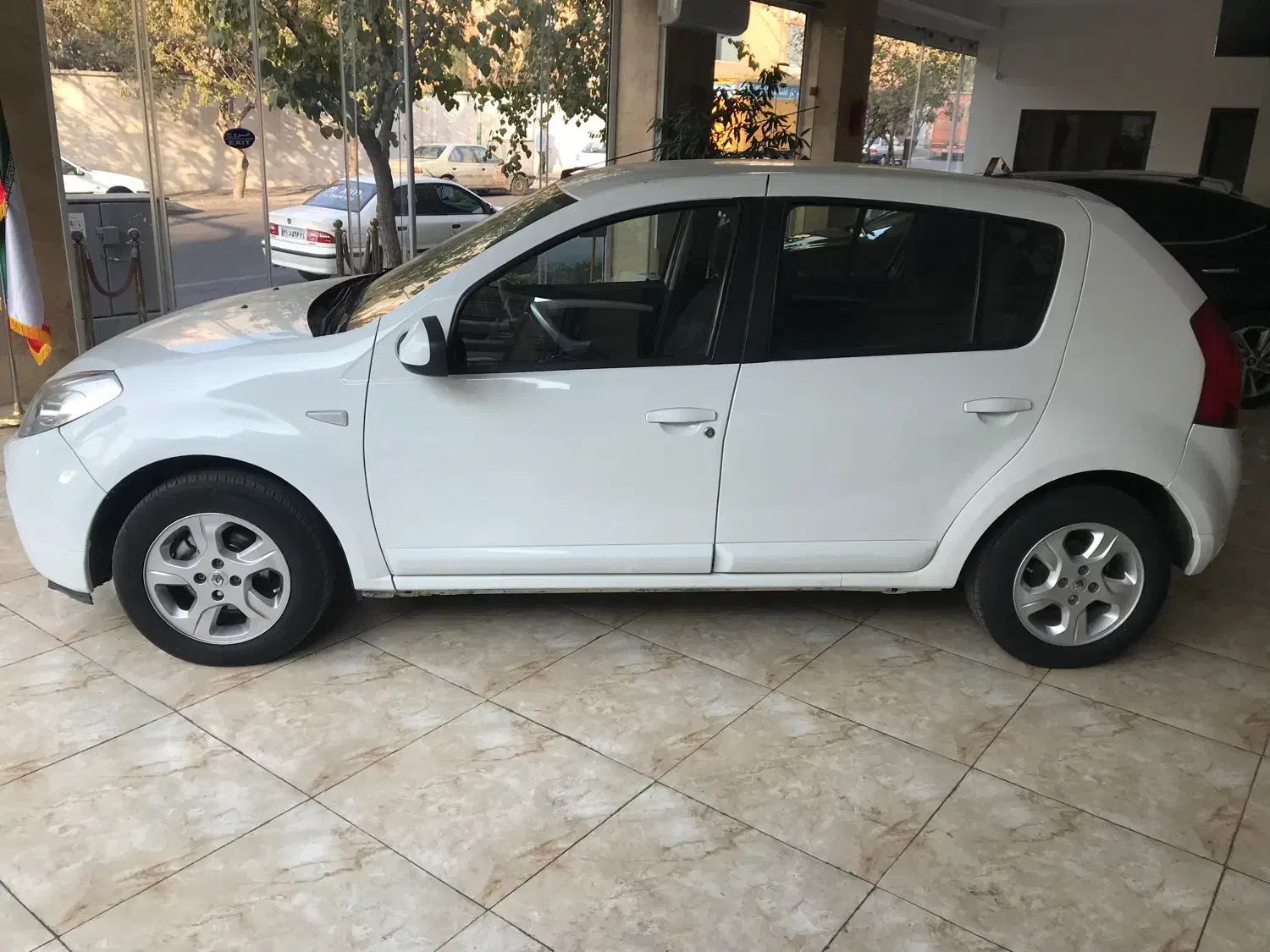 ساندرو ۹۶ اتومات/سند دست اول/زیر قیمت|خودرو سواری و وانت|تهران, نصرت|دیوار