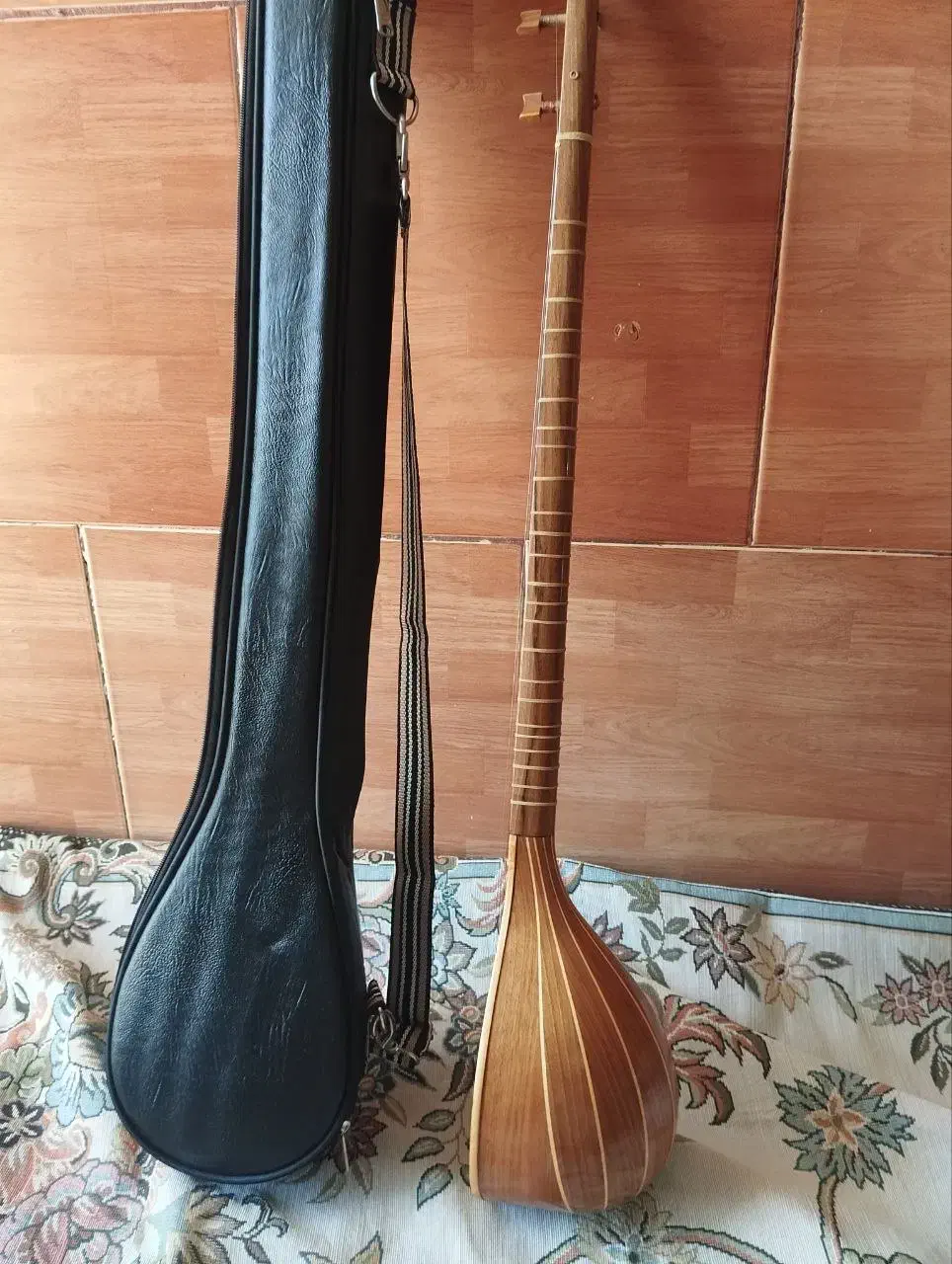 سه تار حرفه ای|سازهای سنتی|بروجرد, |دیوار