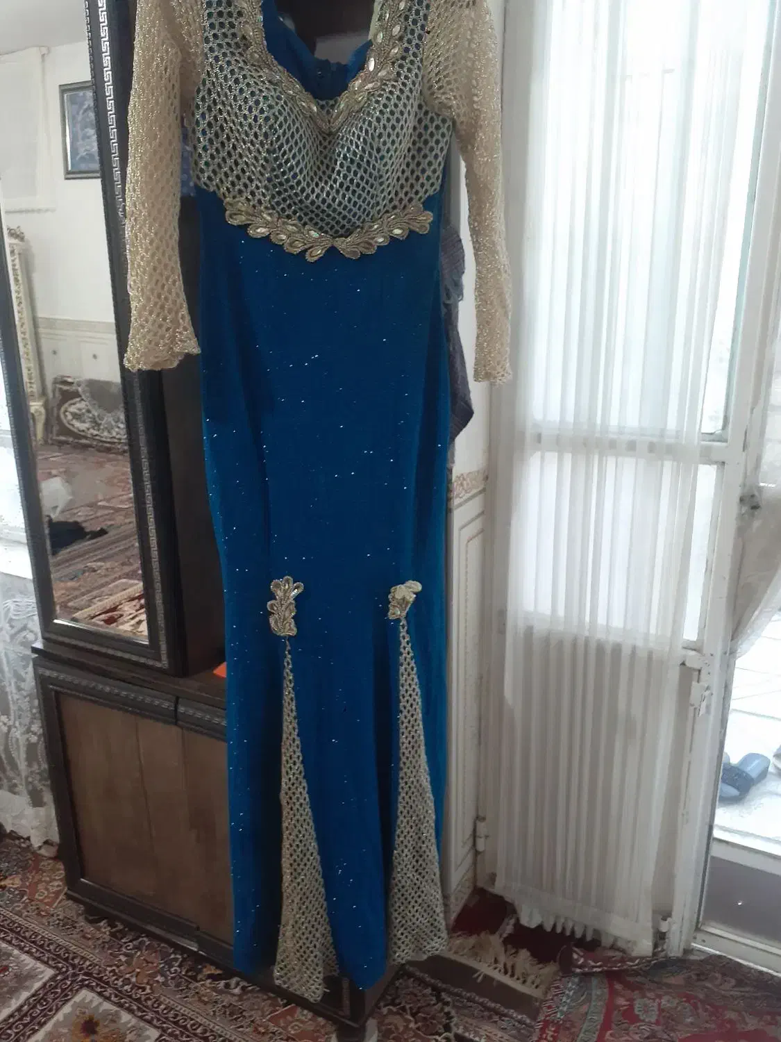 لباس مجلسی|لباس|قائن, |دیوار