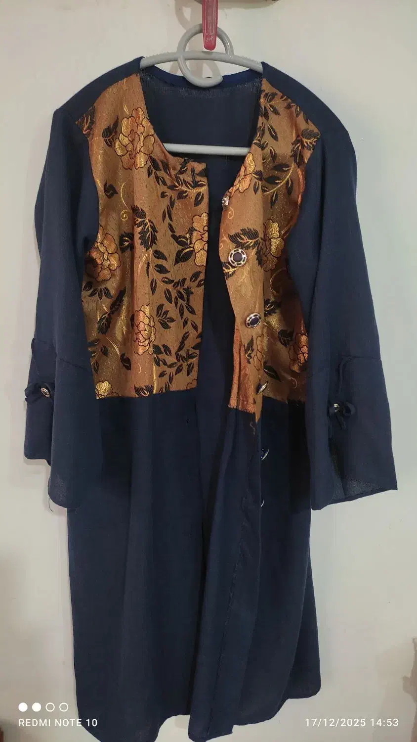 مقداری لباس|لباس|تبریز, |دیوار