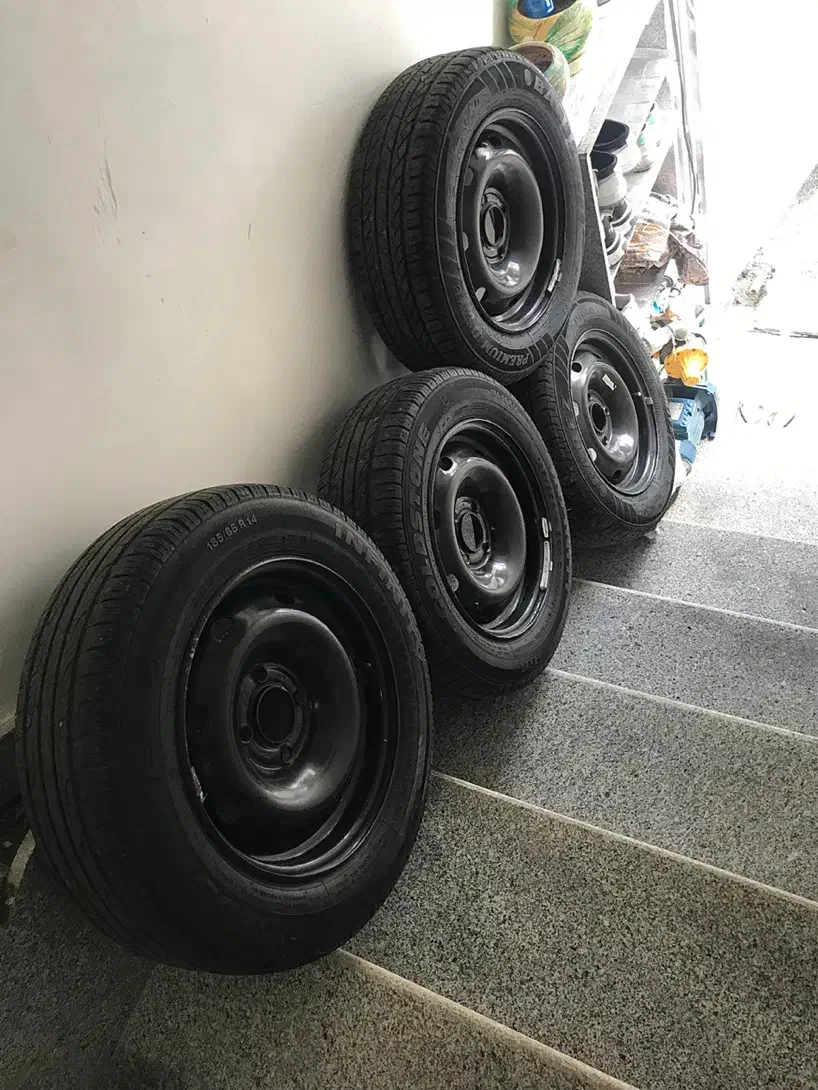 ۴ عدد رینگو لاستیک درحد نو،فقط۴/۵۰۰|قطعات یدکی و لوازم جانبی|رشت, پیرکلاچای|دیوار