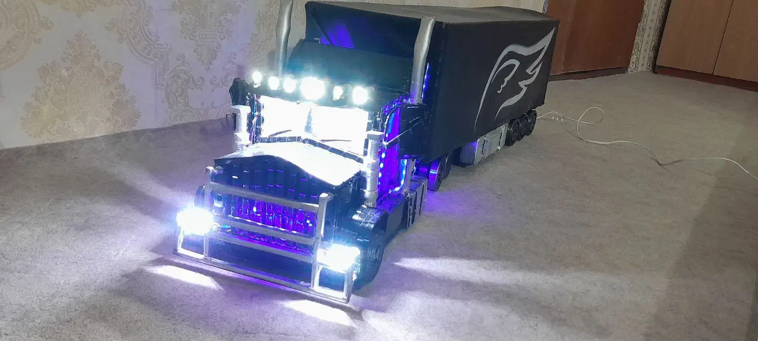 ماکت کامیون بزرگ ۱۲چرخ|مجسمه، تندیس، ماکت|تبریز, |دیوار