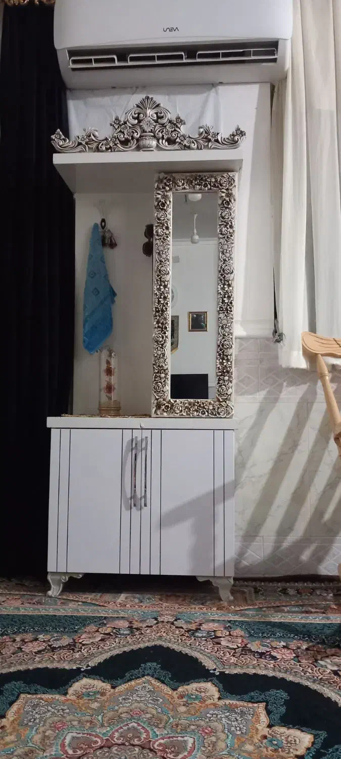 جاکفشی|جاکفشی، کمد، دراور|نیمروز, |دیوار