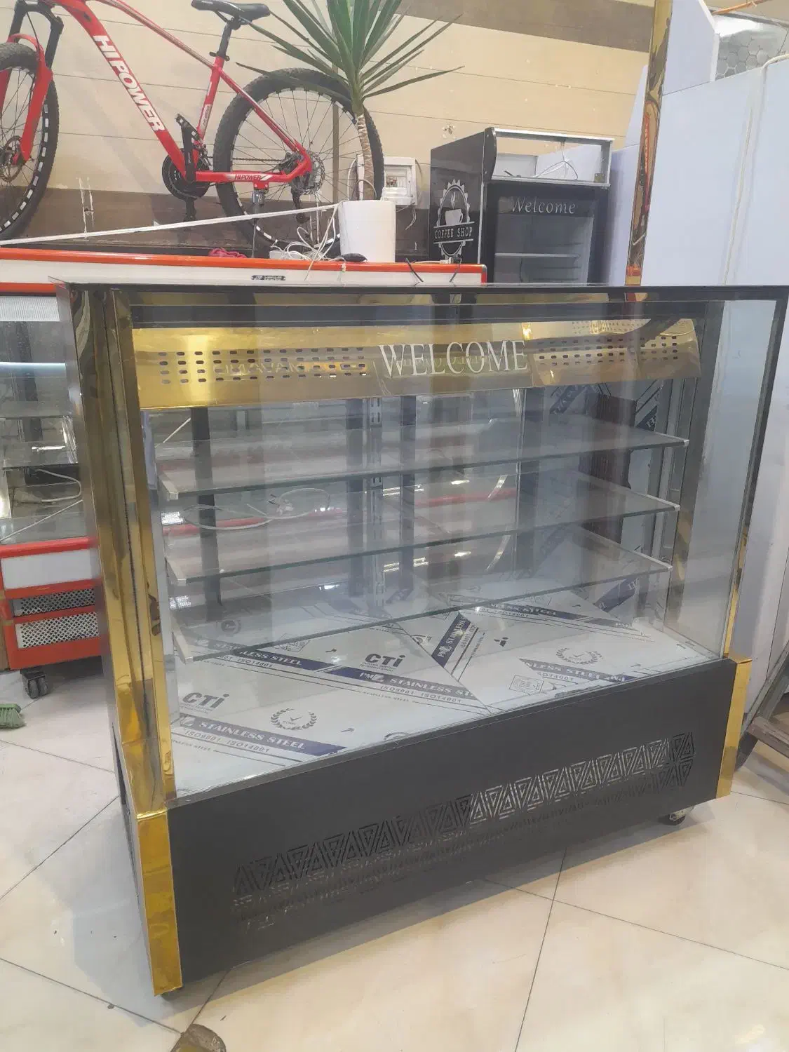 یخچال مکعبی اکواریوم مشکی سفید ایستاده تمدن|فروشگاه و مغازه|مشهد, هنرور|دیوار