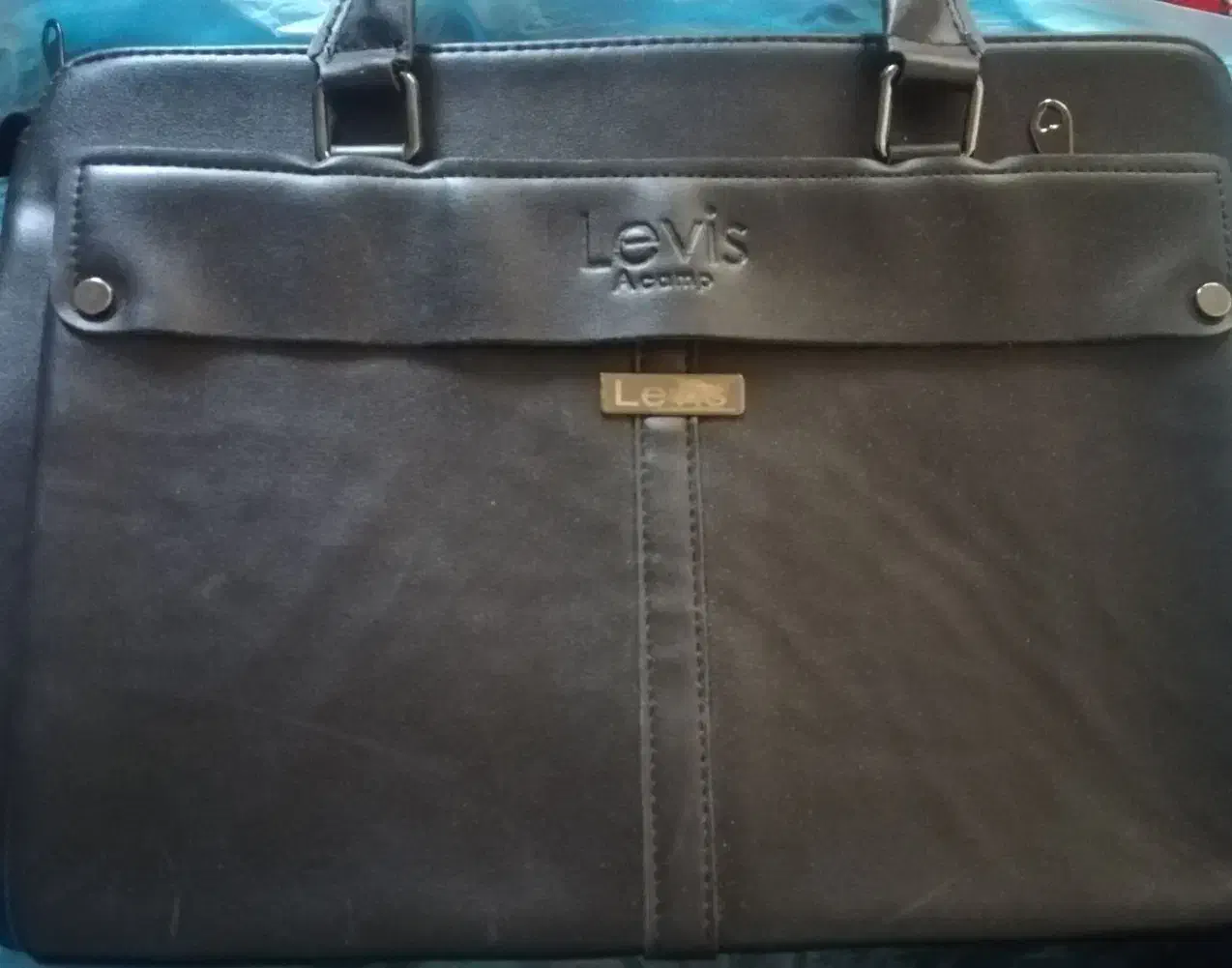 یک عدد کیف اداری دانشجویی در حد نو|کیف، کفش، کمربند|نهاوند, |دیوار