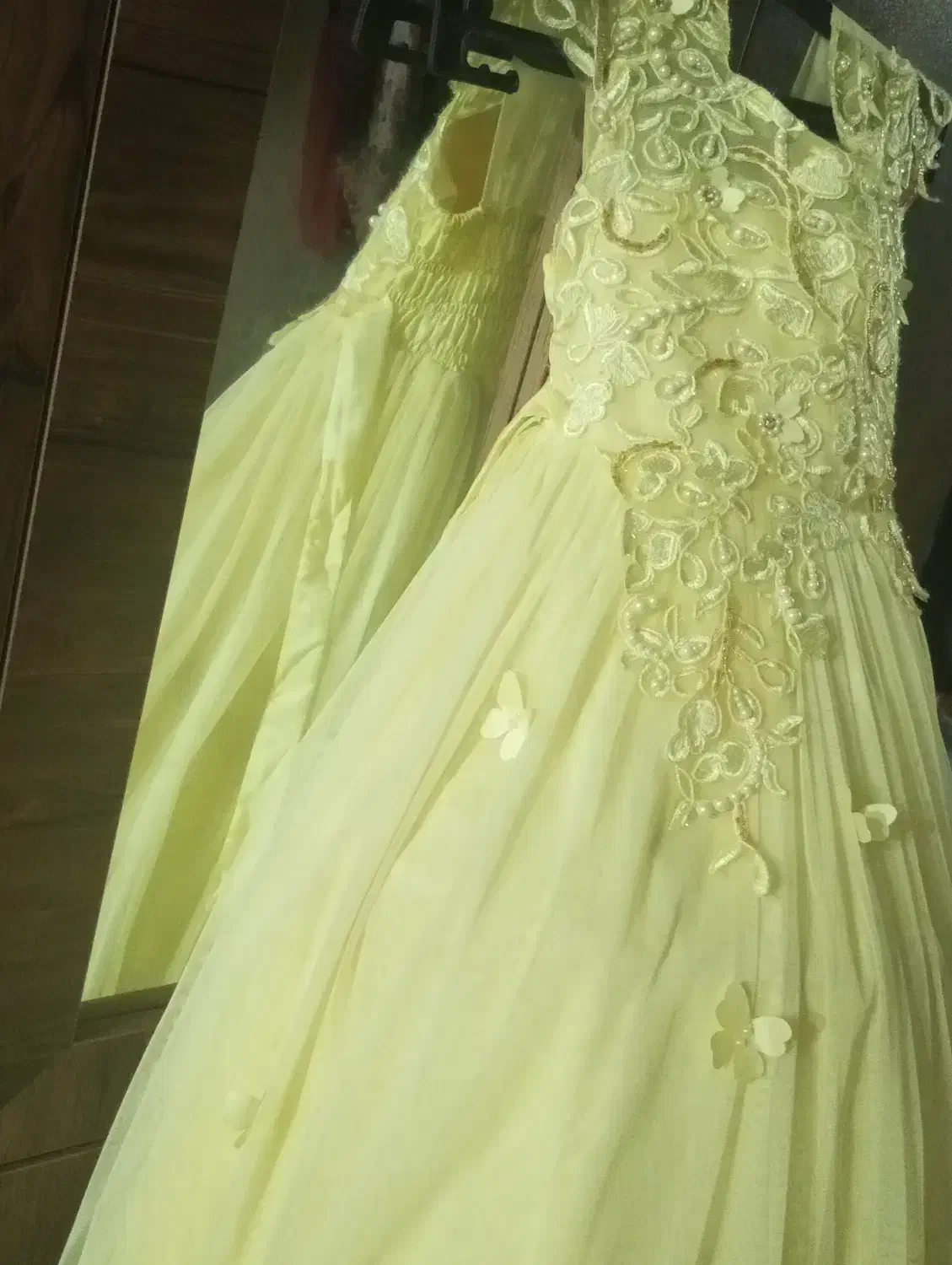 لباس مجلسی|لباس|قشم, |دیوار