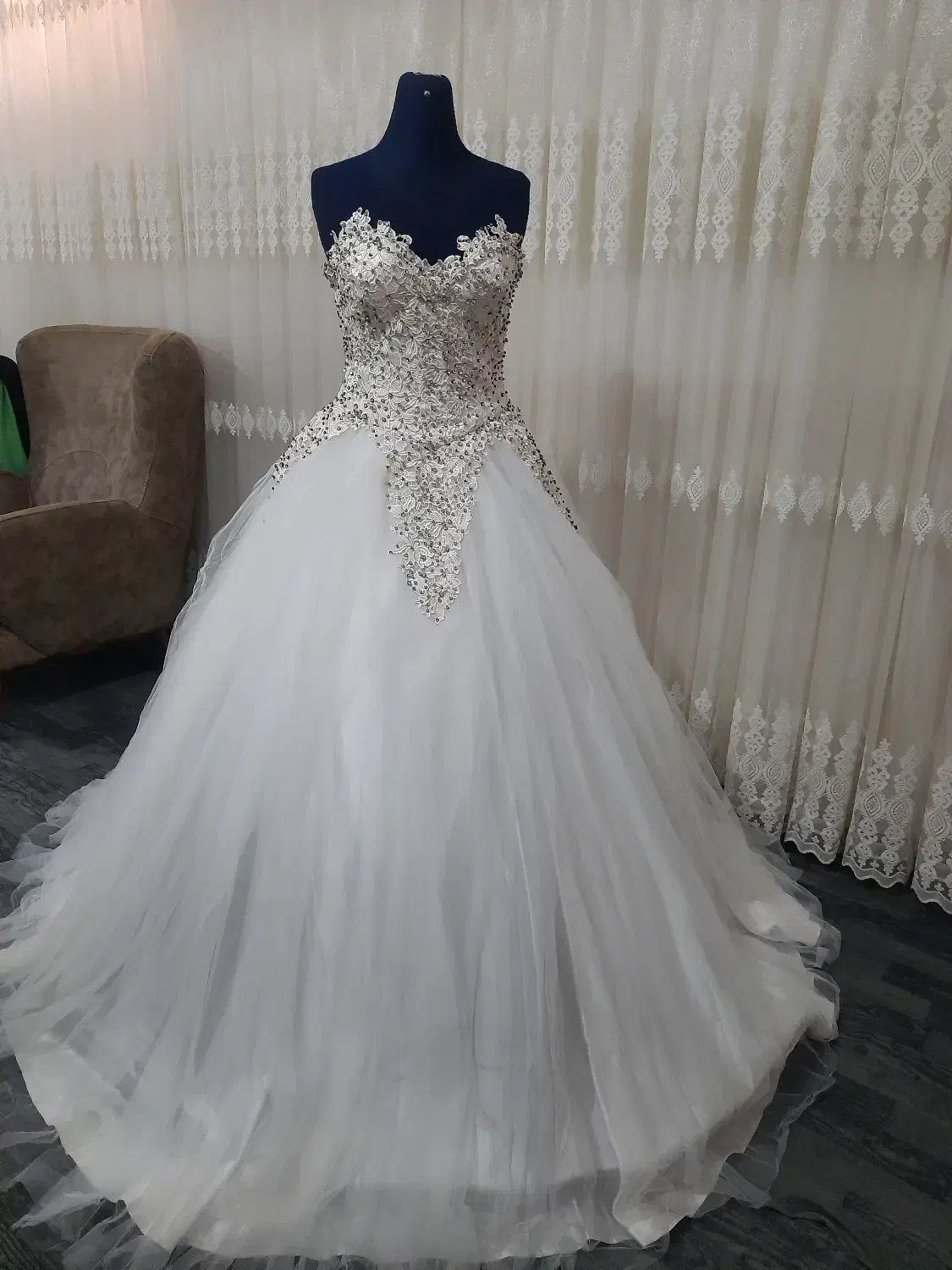 لباس عروس|لباس|هشتگرد, مدرس|دیوار