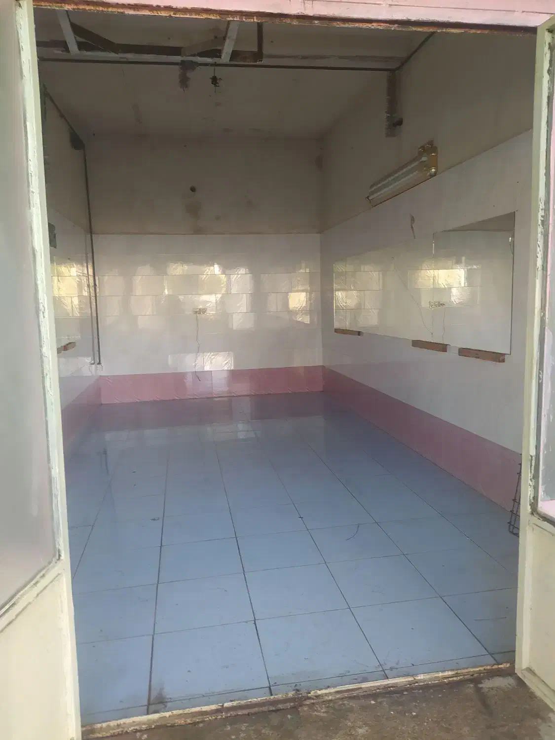 این مغازه در خیابان مروجی جنب مخابرات دیجیتال|اجارهٔ مغازه و غرفه|کوهدشت, |دیوار