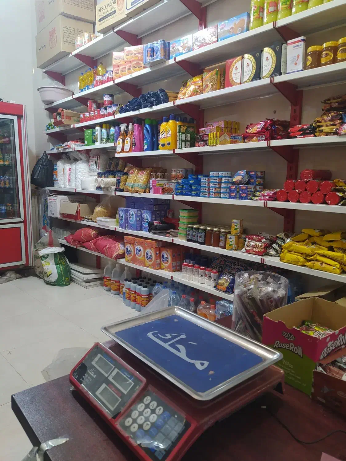 فروشنده خانم مسلط به امور فروشندگی|استخدام خدمات فروشگاه و رستوران|گلپایگان, |دیوار