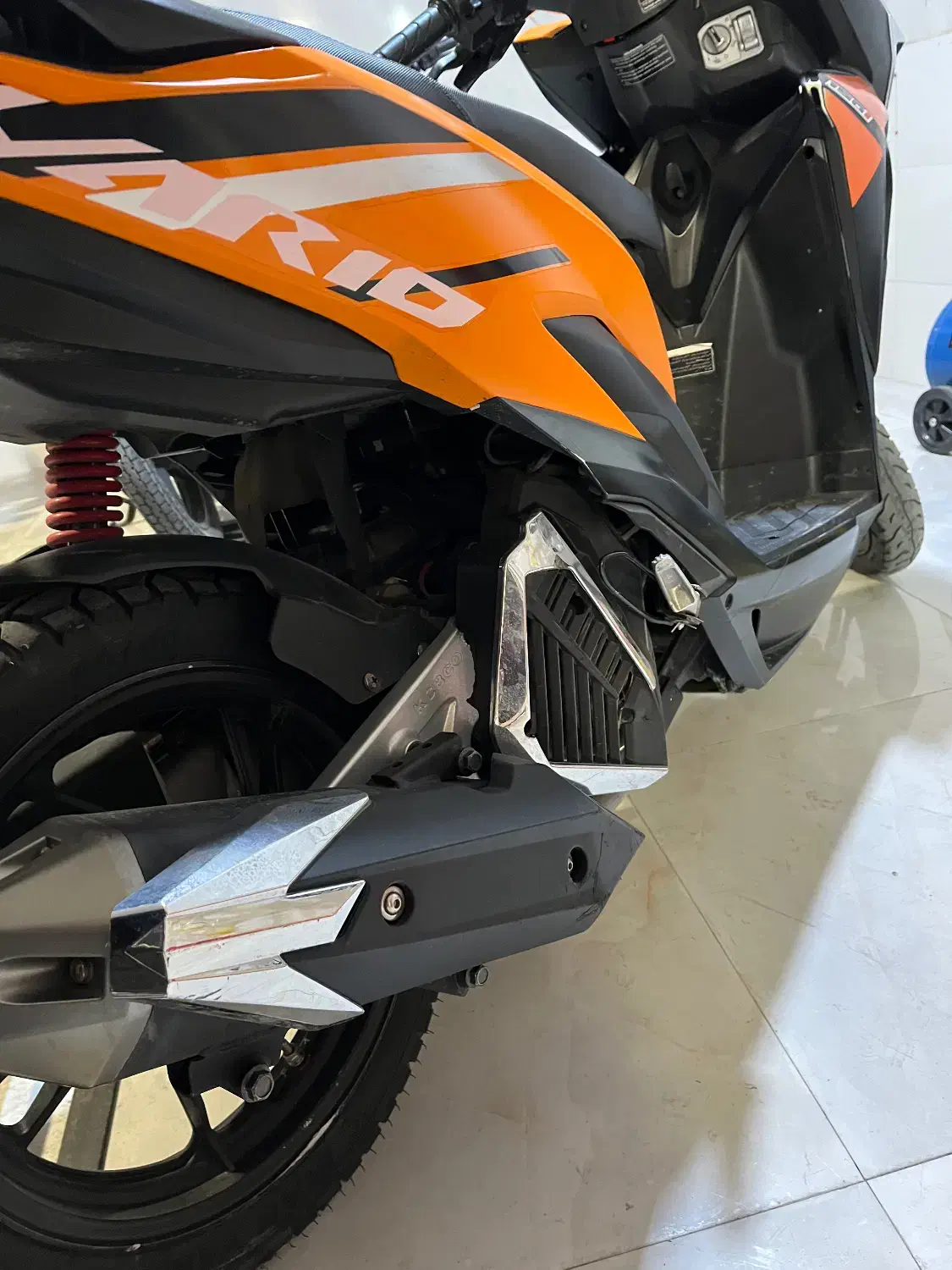 بهرو|موتورسیکلت|چالوس, |دیوار