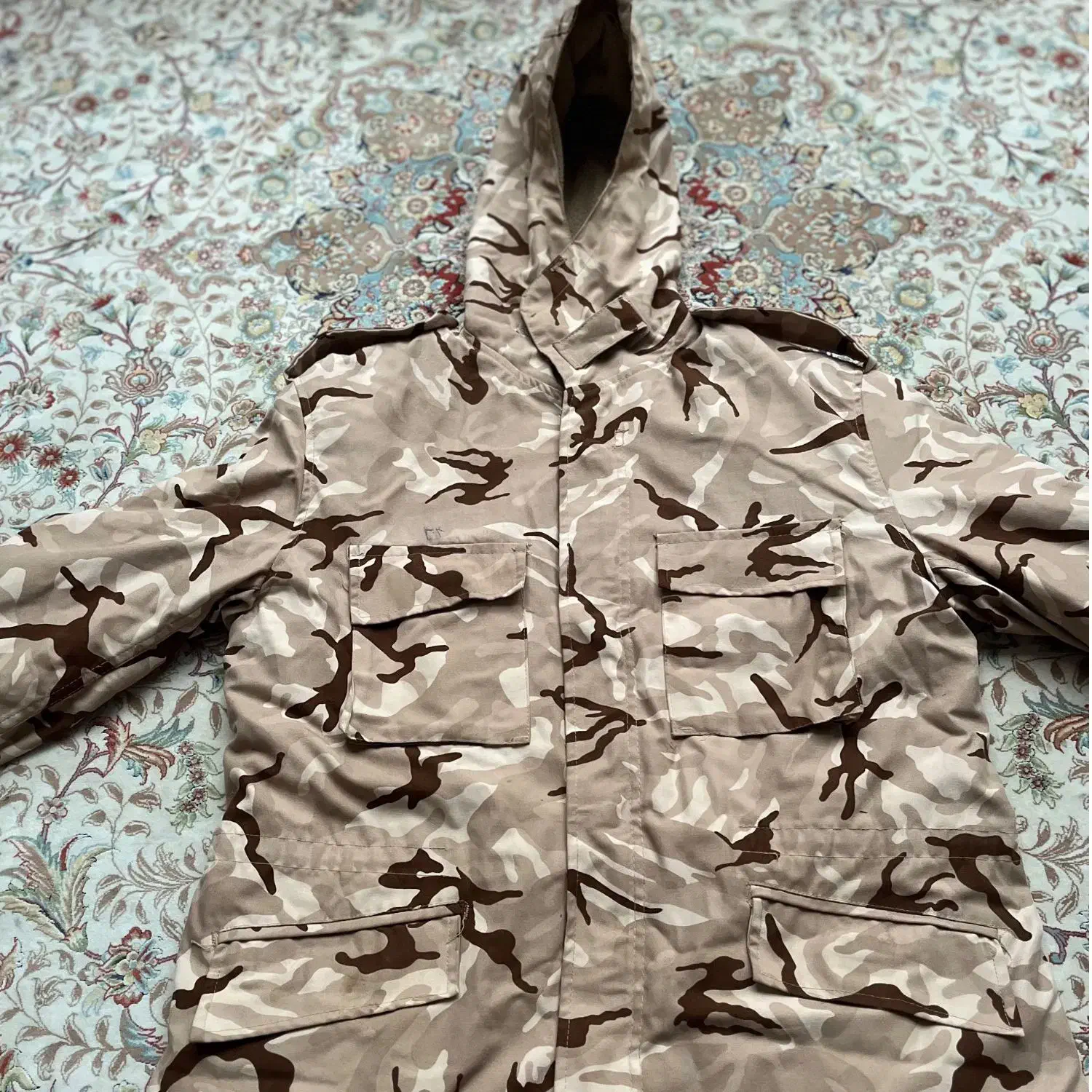 وسایل نظامی|لباس|حمیدیا, |دیوار