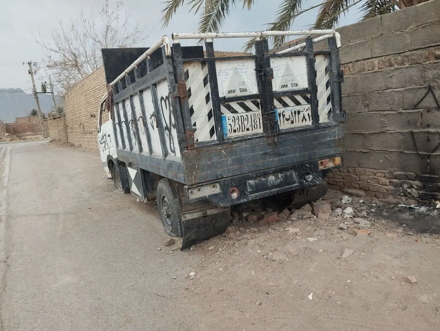 خاور|خودرو سنگین|خاش, |دیوار