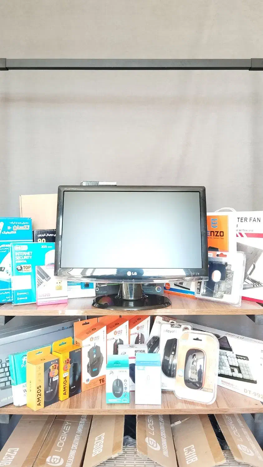 فروش ویژه انواع مانیتور و لوازم جانبی|قطعات و لوازم جانبی رایانه|قم, زنبیل آباد|دیوار