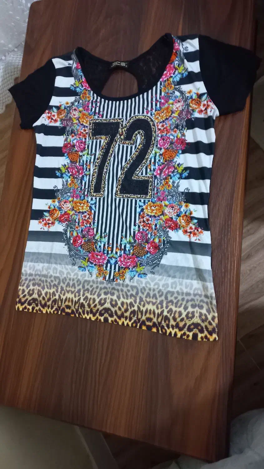 تعدادی شومیز|لباس|صدرا-فارس, فاز ۱|دیوار