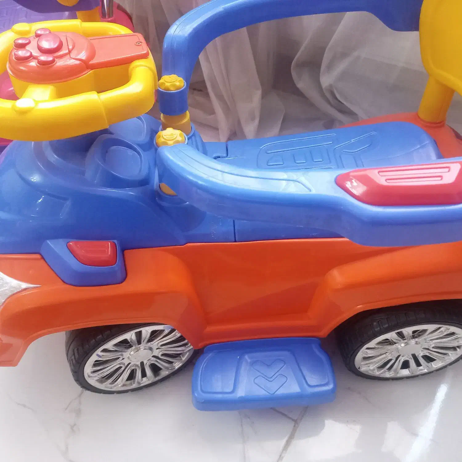 ماشین موزیکال کریر و صندلی ماشین دوقلوها|اسباب و اثاث بچه|تهران, آرژانتین|دیوار