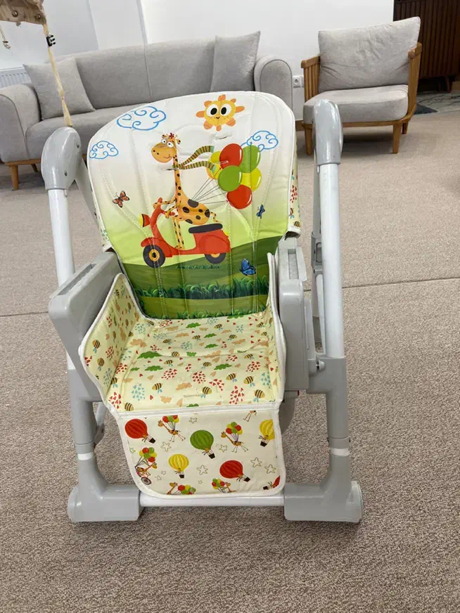 صندلی غذا کاملا نو و سالم|تخت و صندلی بچه|ابریشم, |دیوار