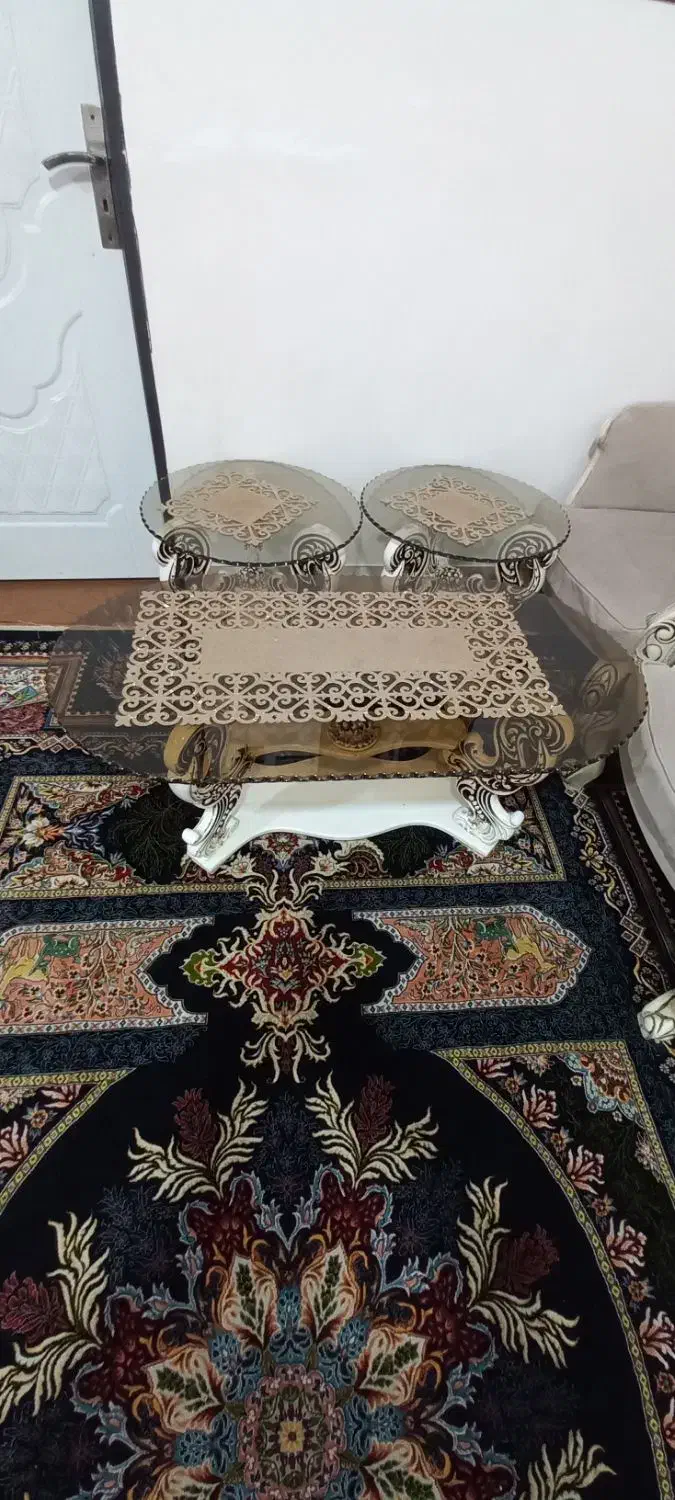 سه عدد جلومبلی کلاسیک تمیز وسالم|مبلمان خانگی و میز عسلی|میانه, |دیوار