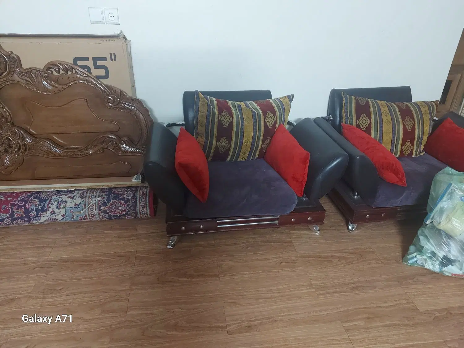 مبل راحتی|مبلمان خانگی و میز عسلی|اصفهان, نقش جهان|دیوار