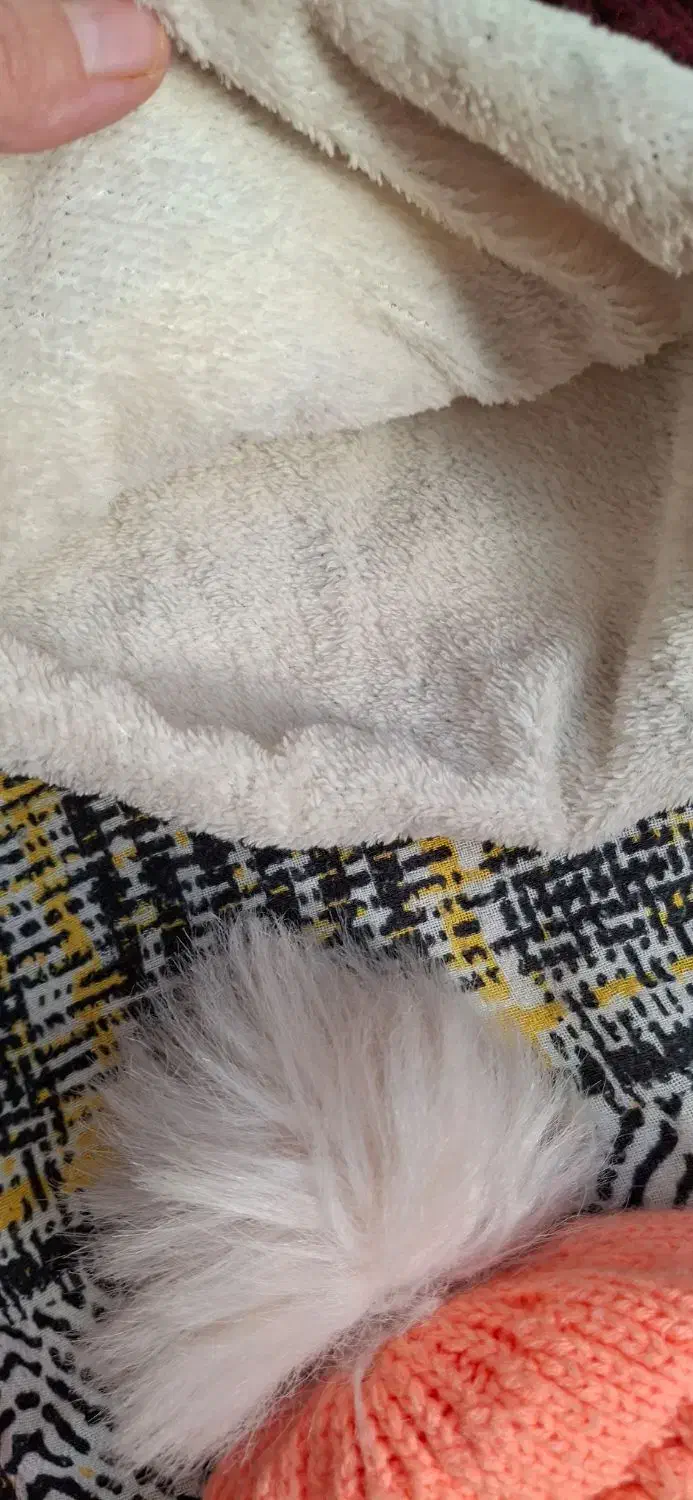 کلاه بچه گانه پشمی در حد نو|کفش و لباس بچه|اندیشه, اندیشه فاز ۱|دیوار