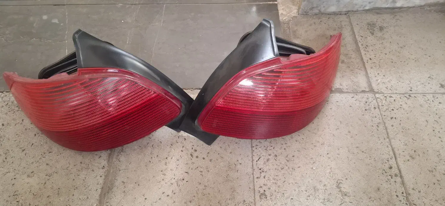 یه جفت چراغ خطر۲۰۶ کبریتی در حد نو بامدار وجاذغالی|قطعات یدکی و لوازم جانبی|قزوین, |دیوار