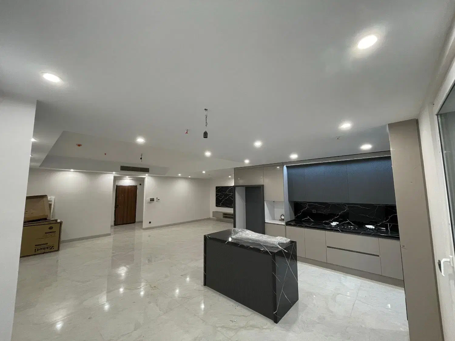 اجاره ۱۲۷متر/ برج برند / نورگیر / دریاچه/ سه خواب