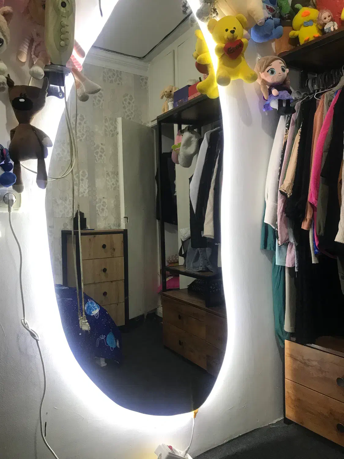 اینه دفرمه|آینه|گرگان, |دیوار