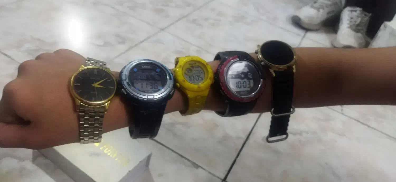 تعدادی ساعت سالم در حد نو کم کار|ساعت|بیرجند, |دیوار