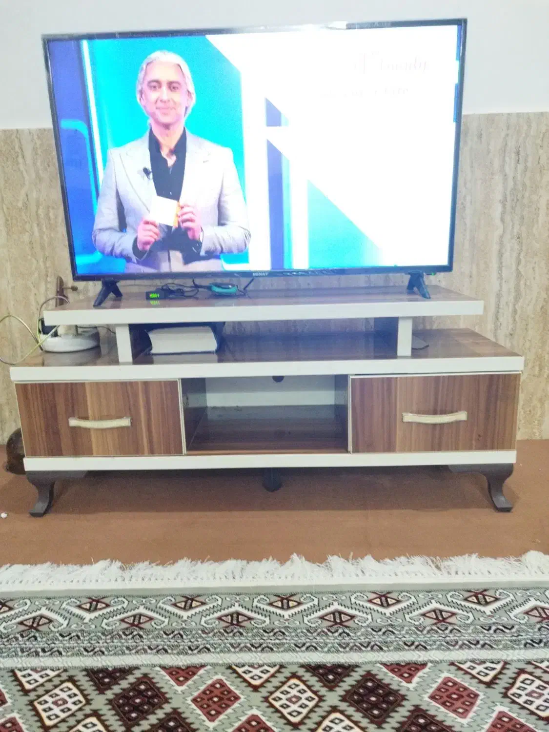 میز تلوزیون تمیز و مرتب و درحد|میز تلویزیون|گنبد کاووس, |دیوار