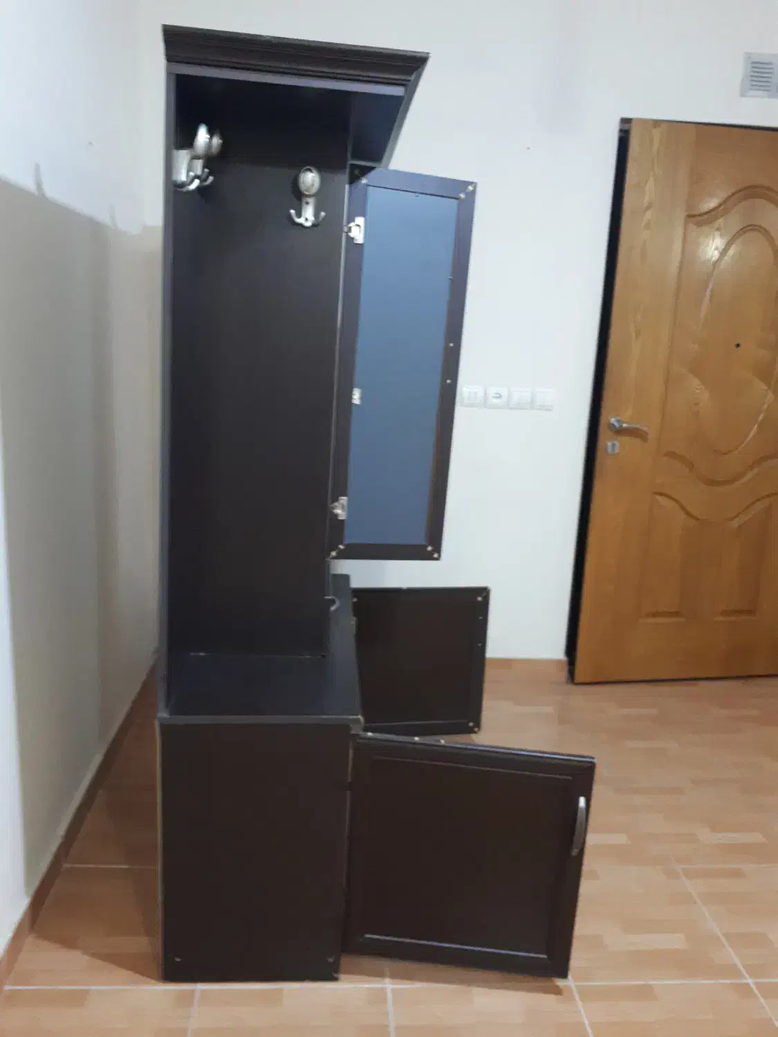 جالباسی و جاکفشی چوبی|جاکفشی، کمد، دراور|بندر انزلی, اطبا|دیوار