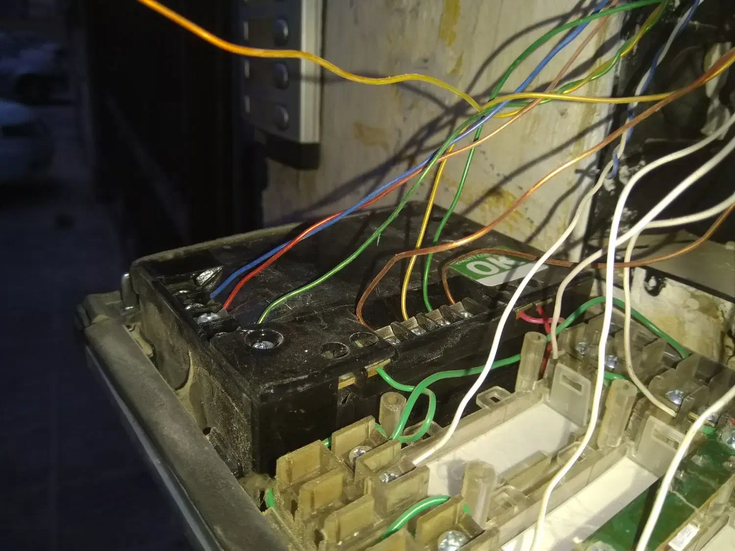 تعمیرات آیفون تصویری و صوتی و اتصالی برق ساختمان|خدمات پیشه و مهارت|اردبیل, |دیوار