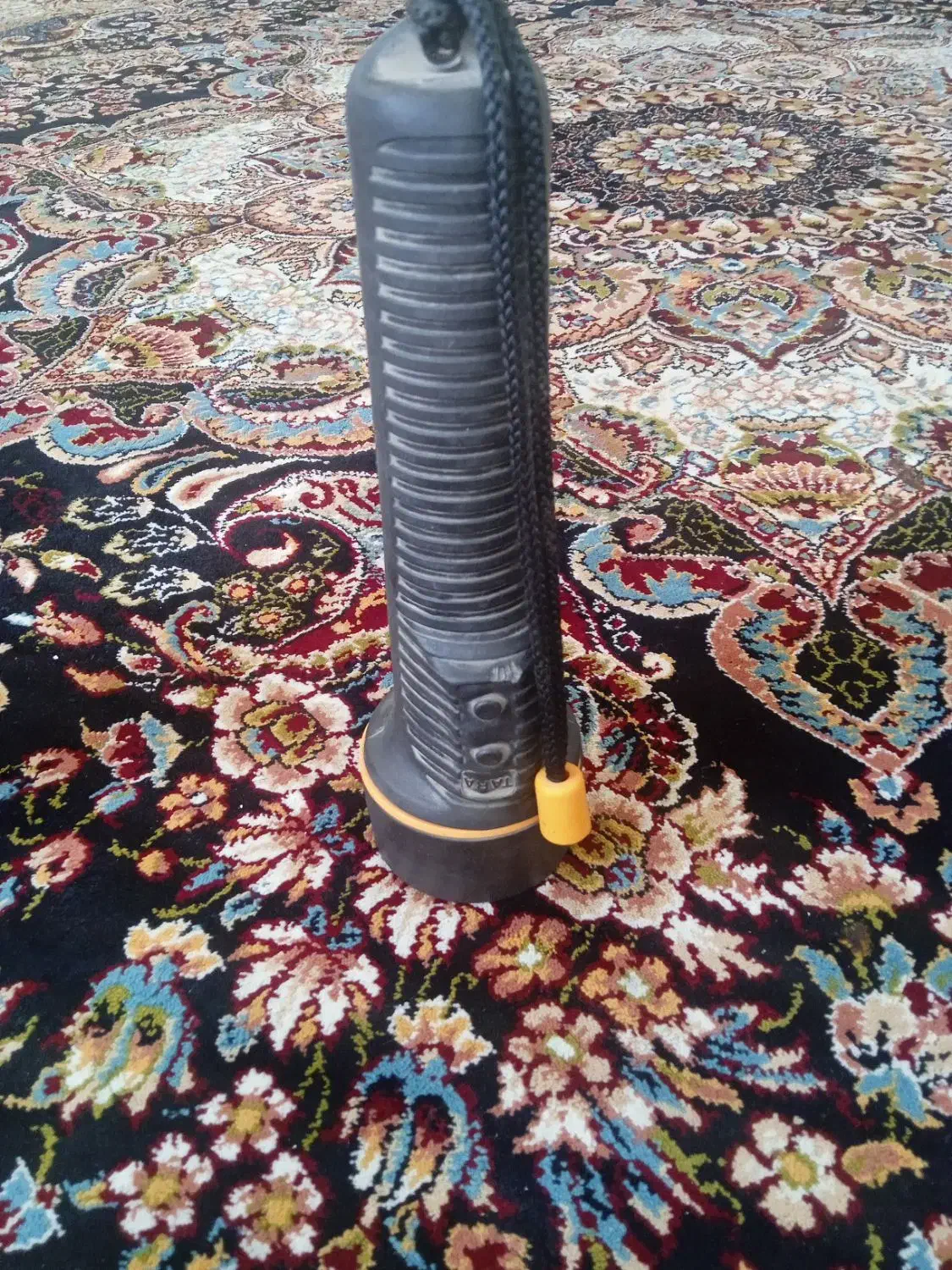 چراغ قوه جنس خوب و بادوام دوعددهست ودوعددشارجرگوشی|لامپ و چراغ|قرچک, میرزائی شمالی|دیوار