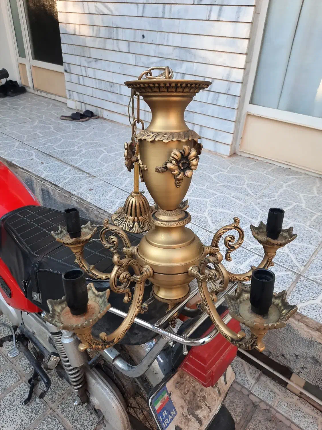 لوستر پنج شاخه تمام برنجی قدیم سنگین|لوستر و چراغ آویز|اصفهان, فجر|دیوار