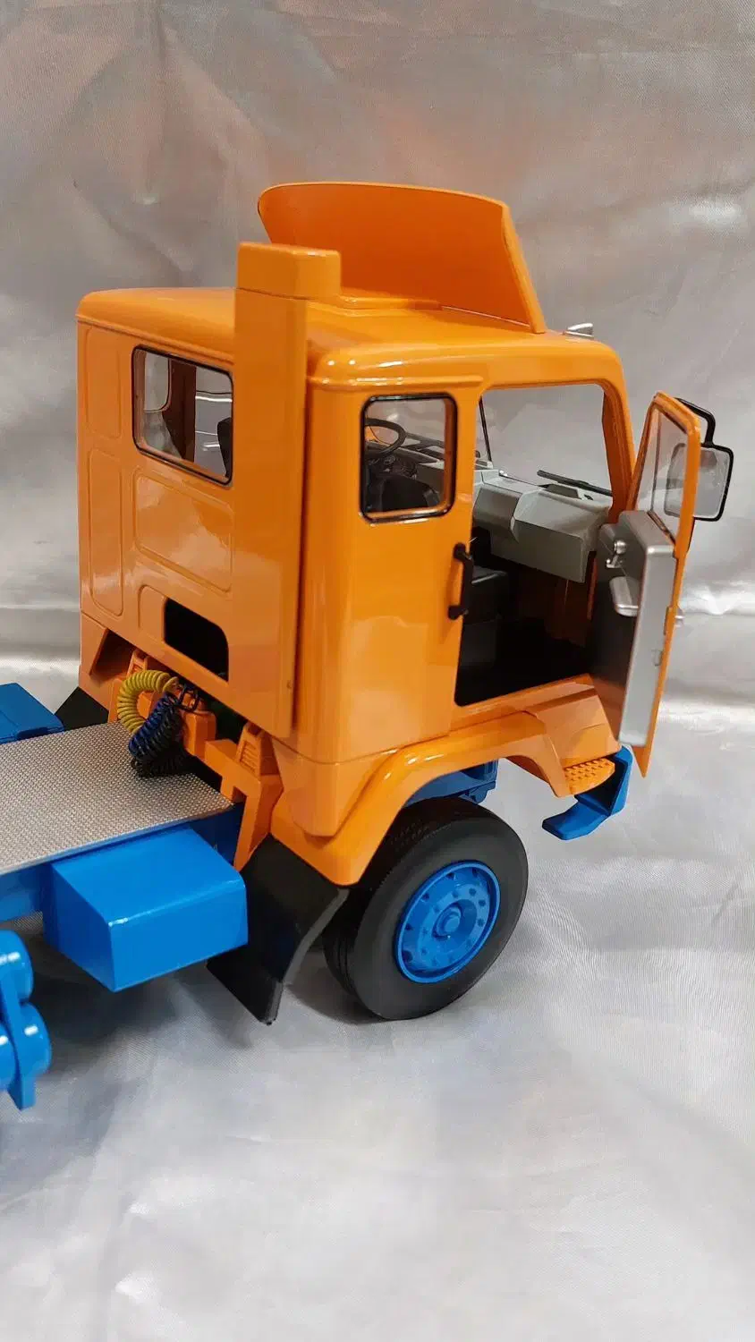 ماکت کلکسیونی کشنده ولوو 88VF|کلکسیون و سرگرمی|همدان, |دیوار