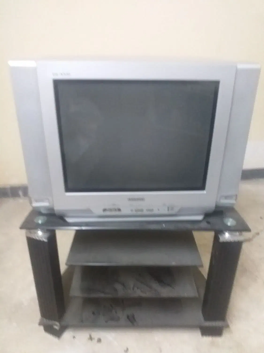 تلویزیون۲۱سامسونگ ومیز|تلویزیون و پروژکتور|گرگان, |دیوار