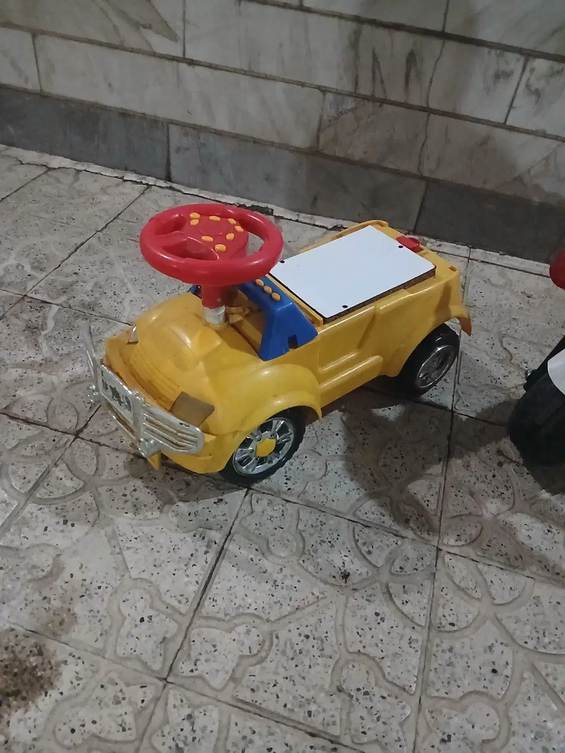 موتور پلیسی ۳چرخه ای|اسباب‌‌بازی|ری, جوانمرد قصاب|دیوار